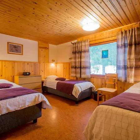 Yllaeksen Yoepuu * Äkäslompolo