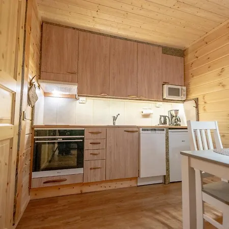 Yllaeksen Yoepuu * Äkäslompolo