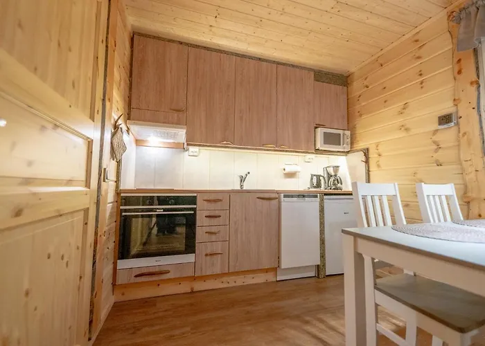 Yllaeksen Yoepuu * Äkäslompolo